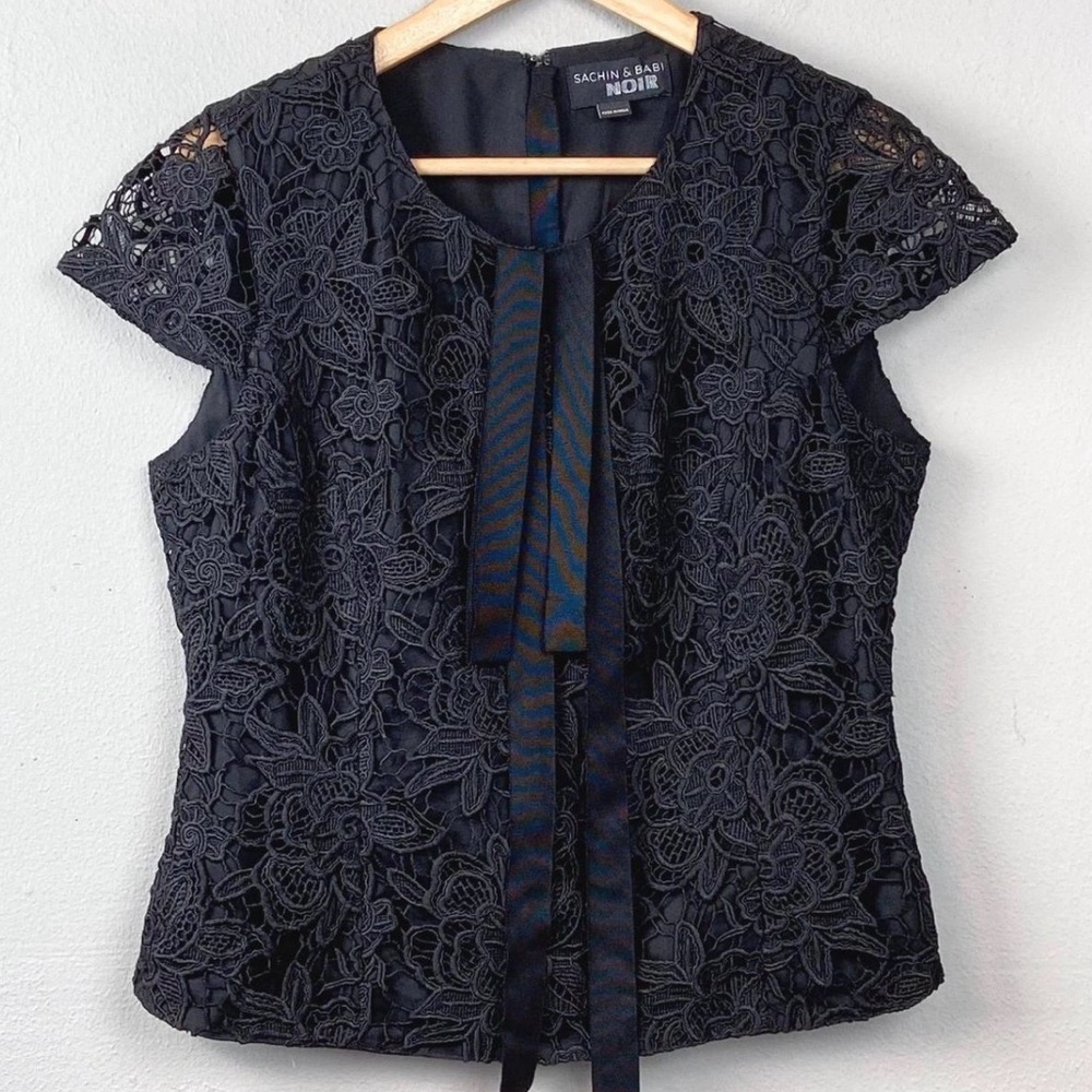 SACHIN & BABI Lace Cap Sleeve Top
